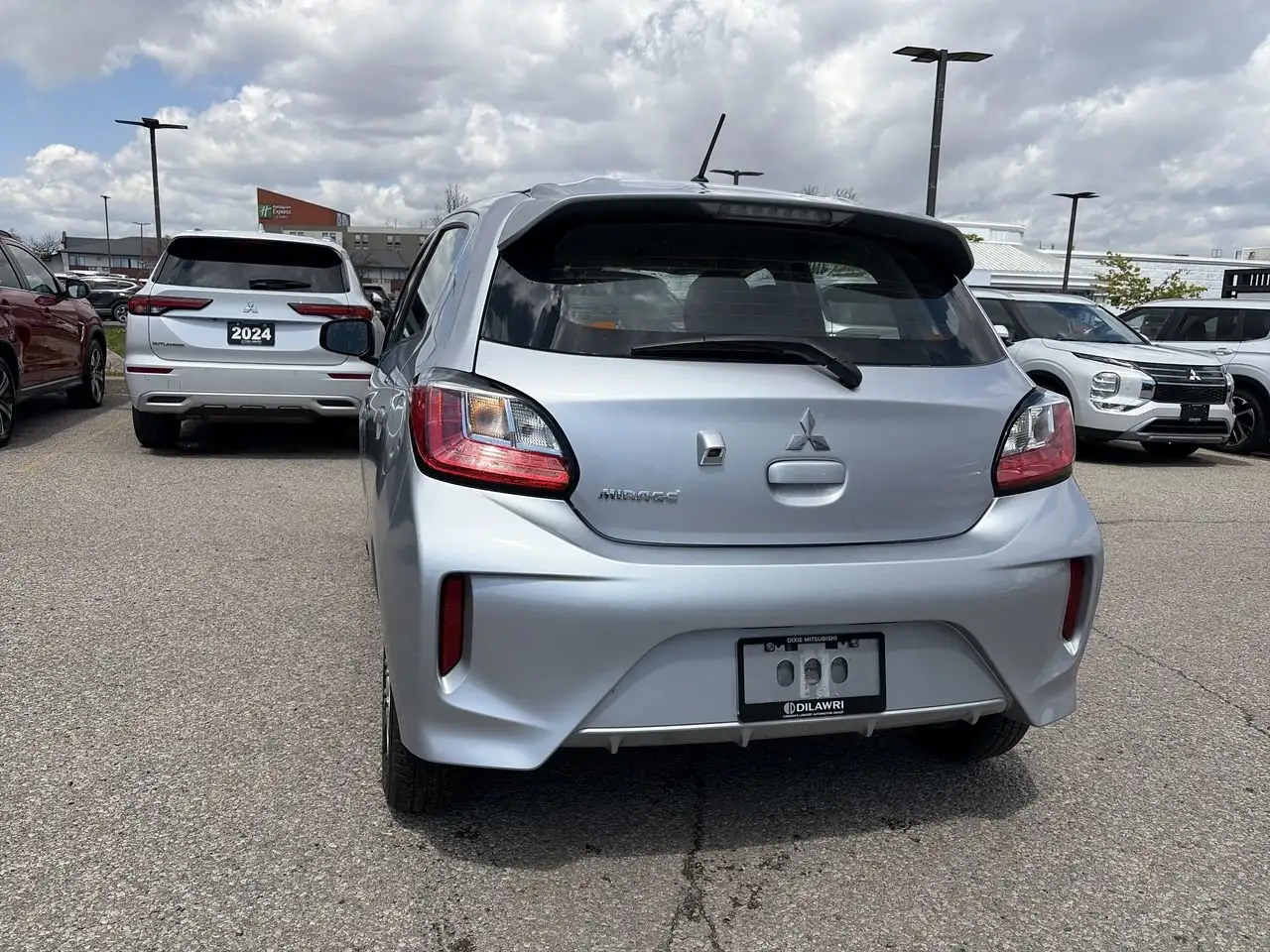 Mitsubishi Mirage снимка Mitsubishi Mirage