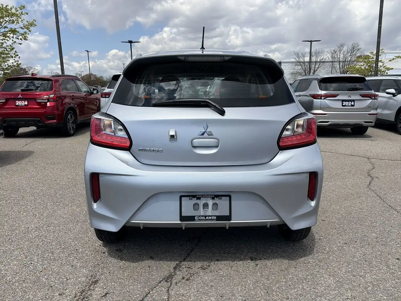 Mitsubishi Mirage снимка Mitsubishi Mirage