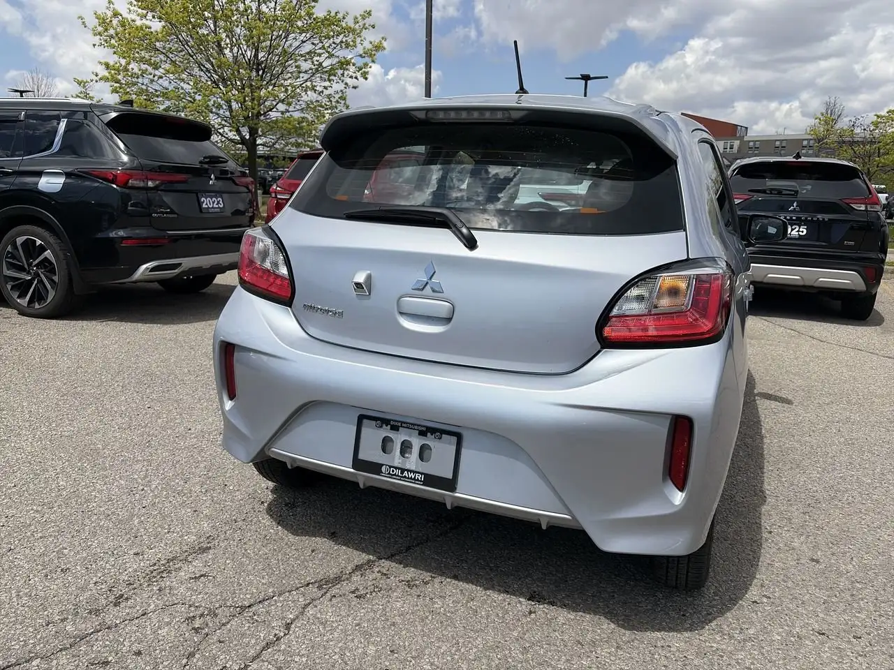 Mitsubishi Mirage снимка Mitsubishi Mirage