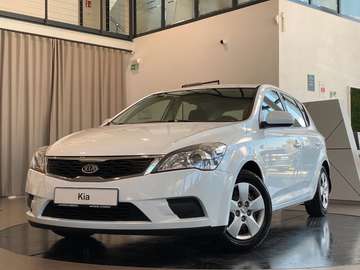 Ceed 1.4 CVVT Attract Klima Radio HU: 05/2028