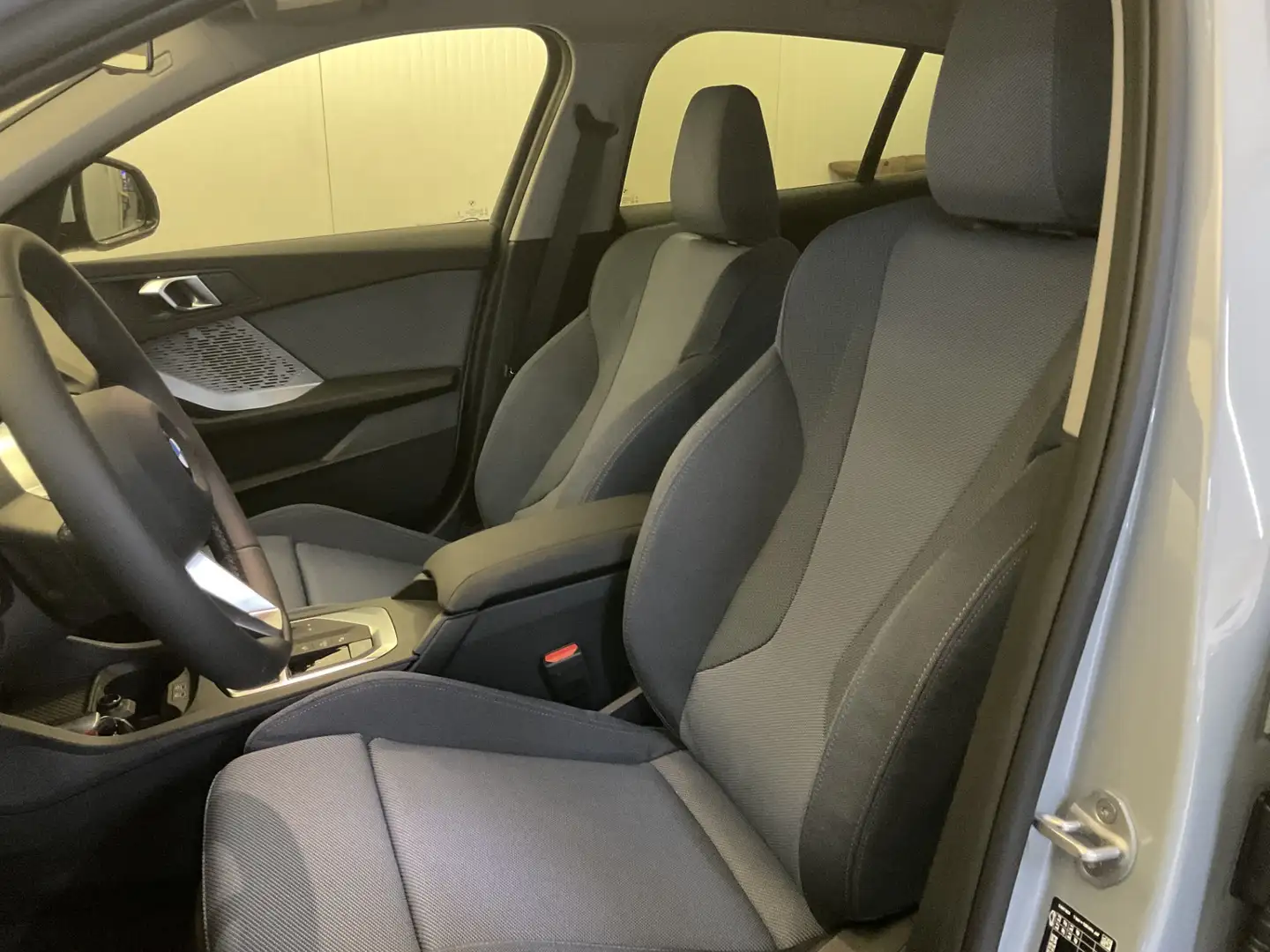 BMW 116 i 5-Tuerer Grau - 2