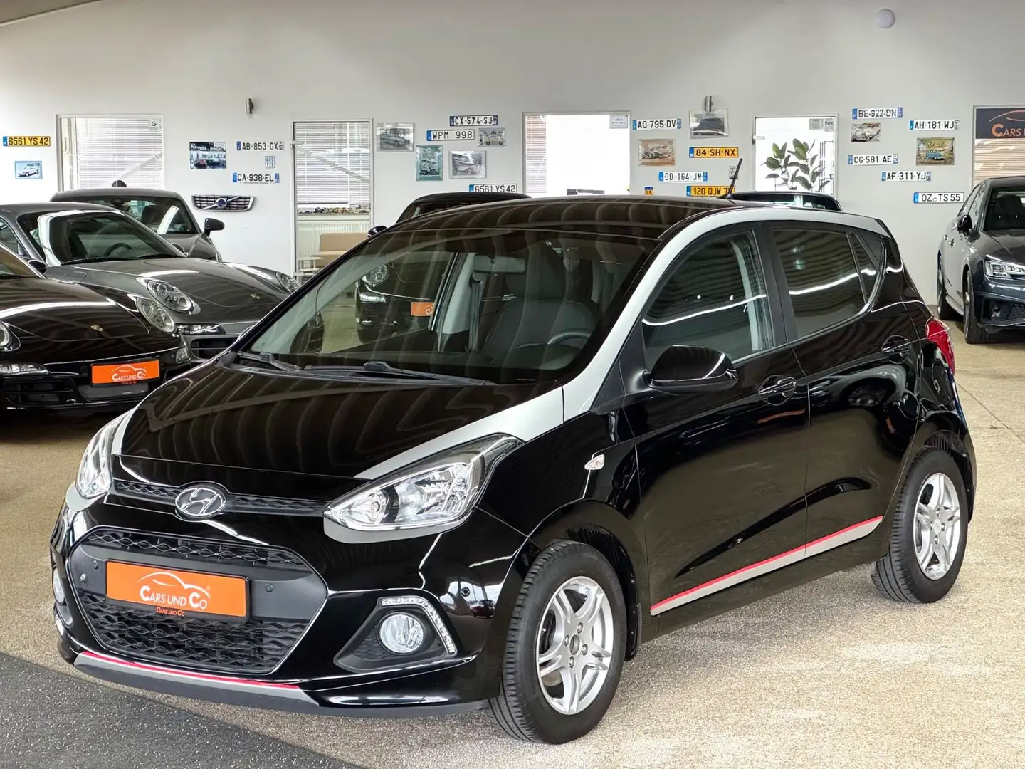 Hyundai i10 Style Automatik *SHZ*NAV*PDC*ALU*KLIMA* Schwarz - 1