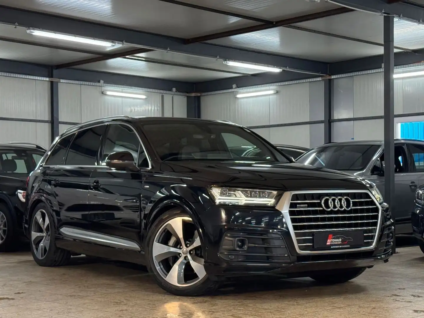 Audi Q7 S LINE*7SITZ*AIR*AHK*BOSE*ACC*STH*MTRX*HUD*21 Schwarz - 1