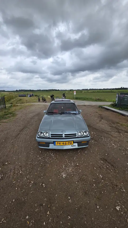 Opel Manta 2.0i GS/i, foto 2