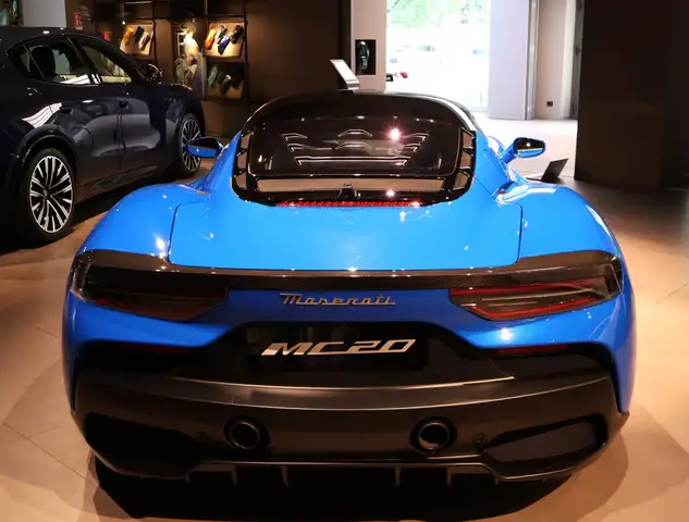 Maserati MC20 view 5
