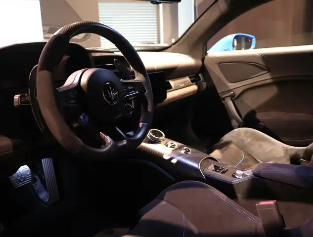 Maserati MC20 view 10