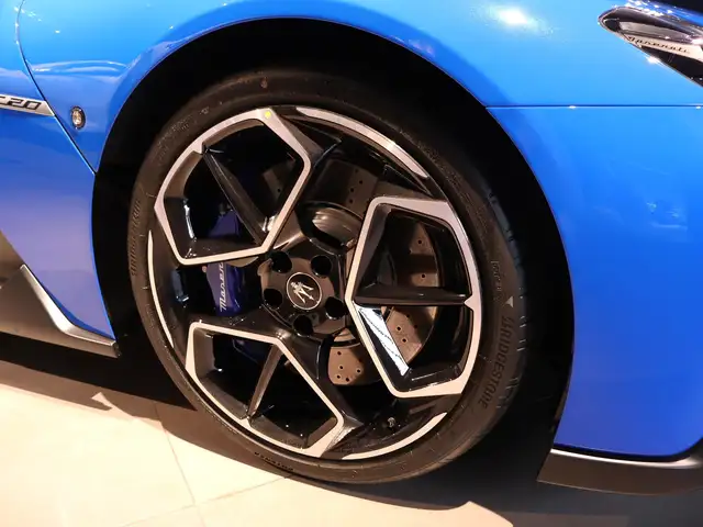 Maserati MC20 view 6