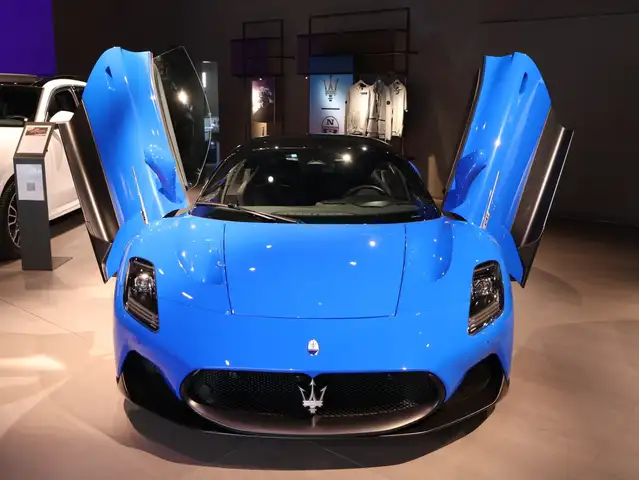 Maserati MC20 view 2