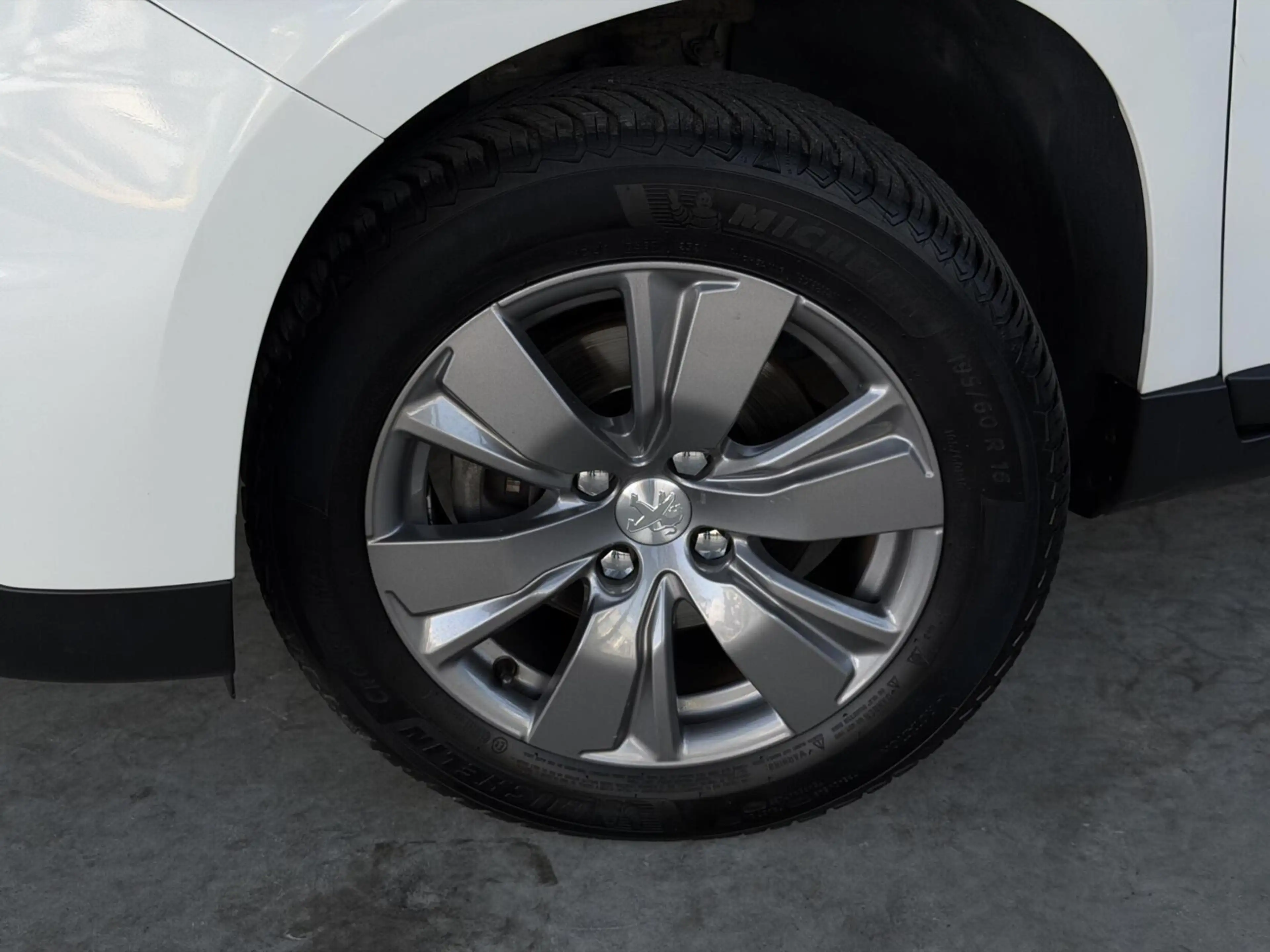 Peugeot 2008 1.2 PureTech Blue Lion|Airco|Pano|Distr V.V|NAP — photo 3