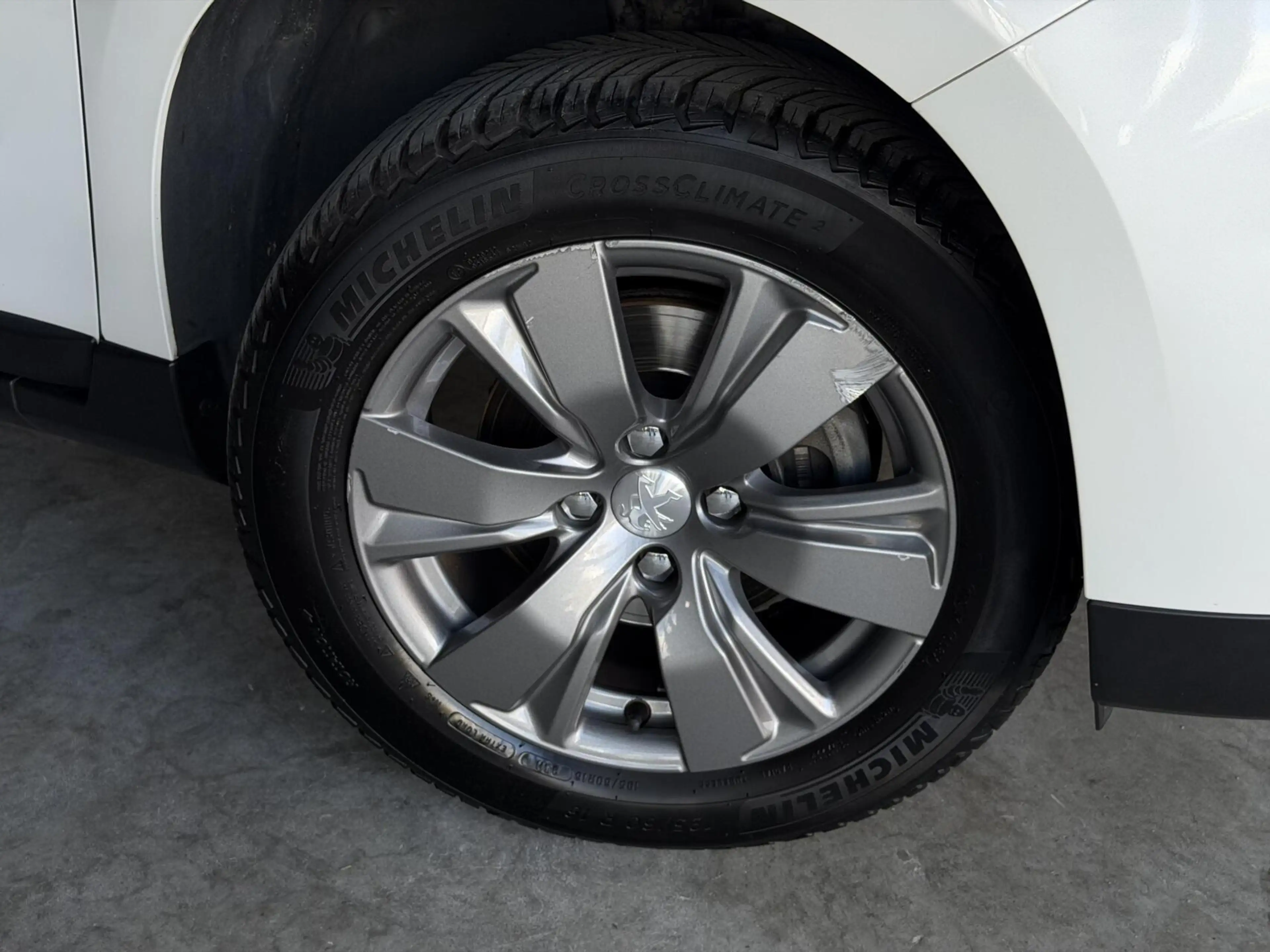 Peugeot 2008 1.2 PureTech Blue Lion|Airco|Pano|Distr V.V|NAP — photo 10