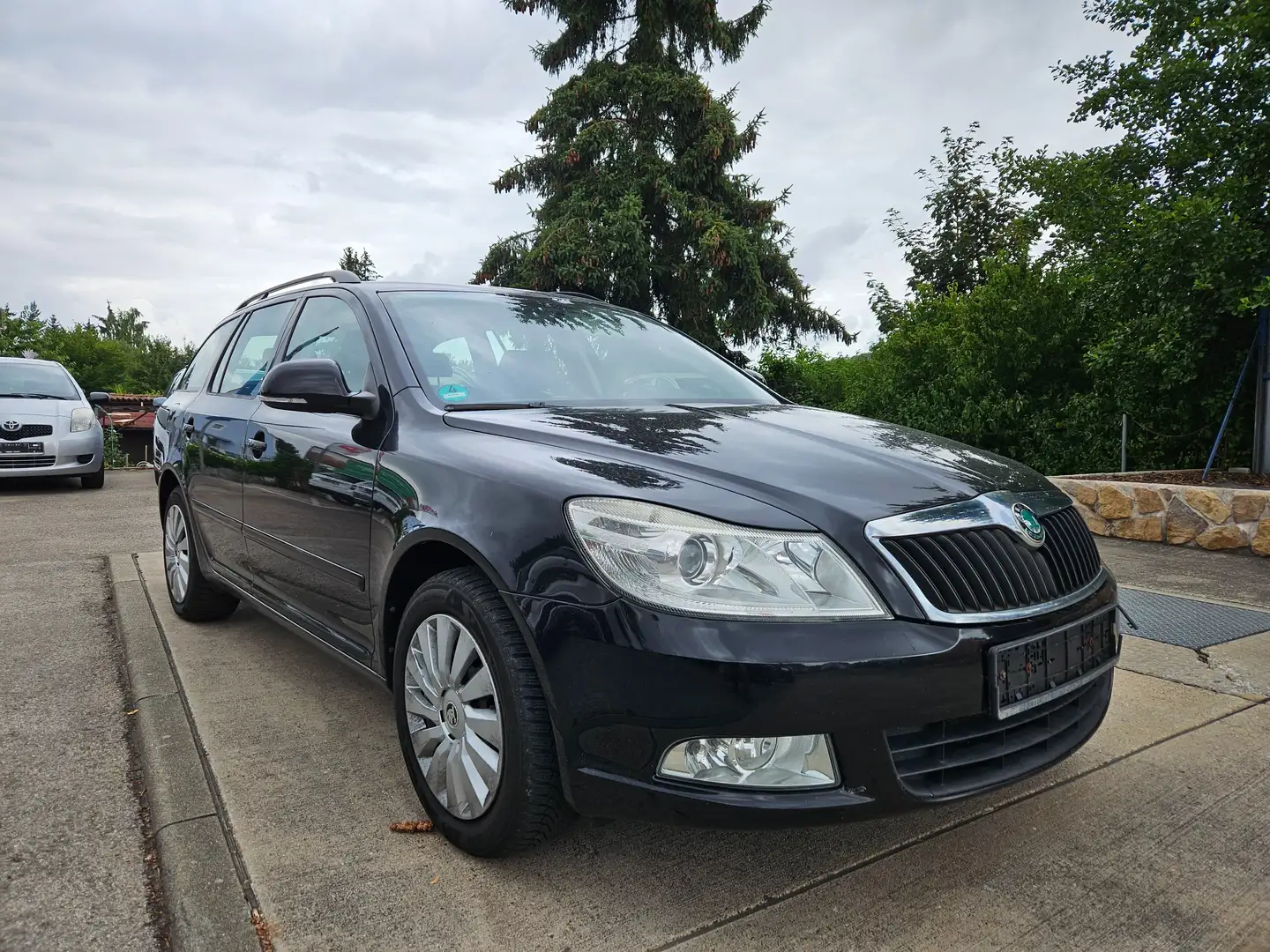 Skoda Octavia Ambiente Schwarz - 1