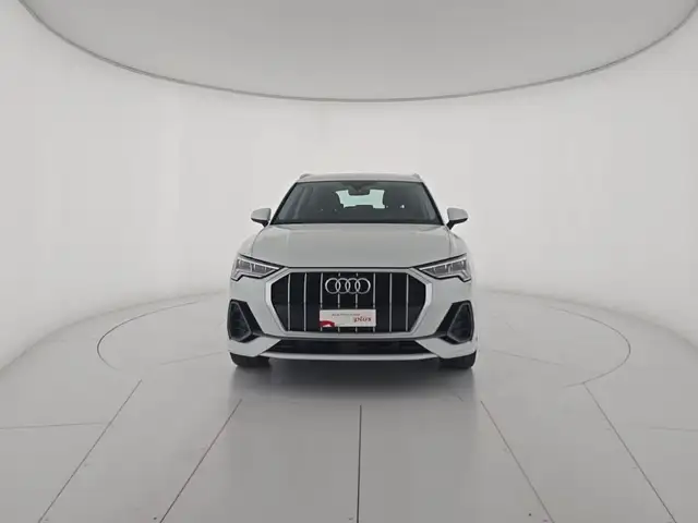 Audi Q3 view 7