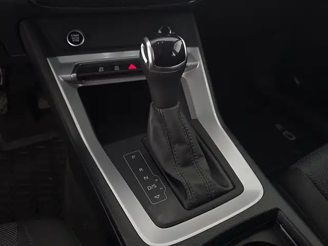 Audi Q3 view 12
