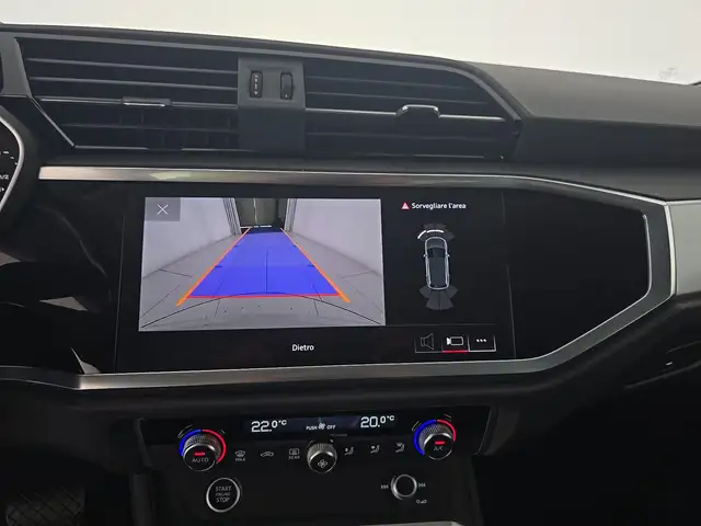 Audi Q3 view 14