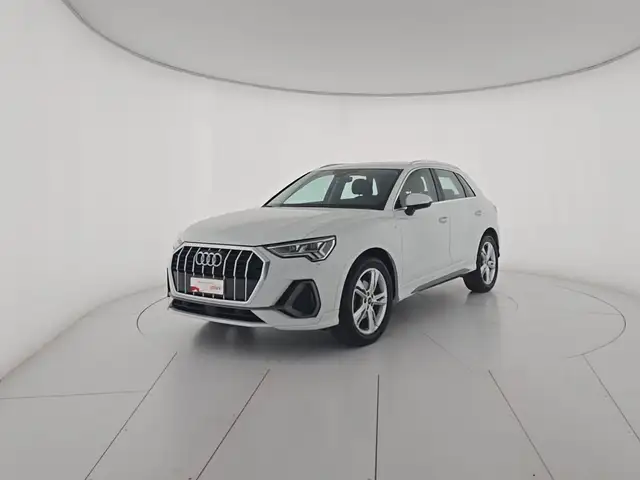 Audi Q3 main image