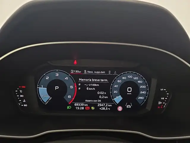 Audi Q3 view 15