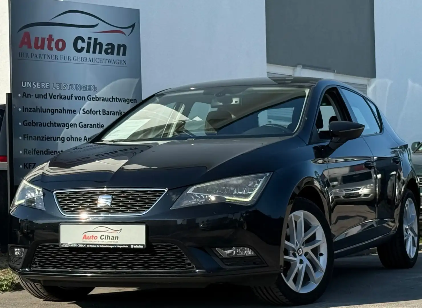 SEAT Leon Ecomotive Style 1.HAND! TEMPO! PDC! KLIMA! Zwart - 1