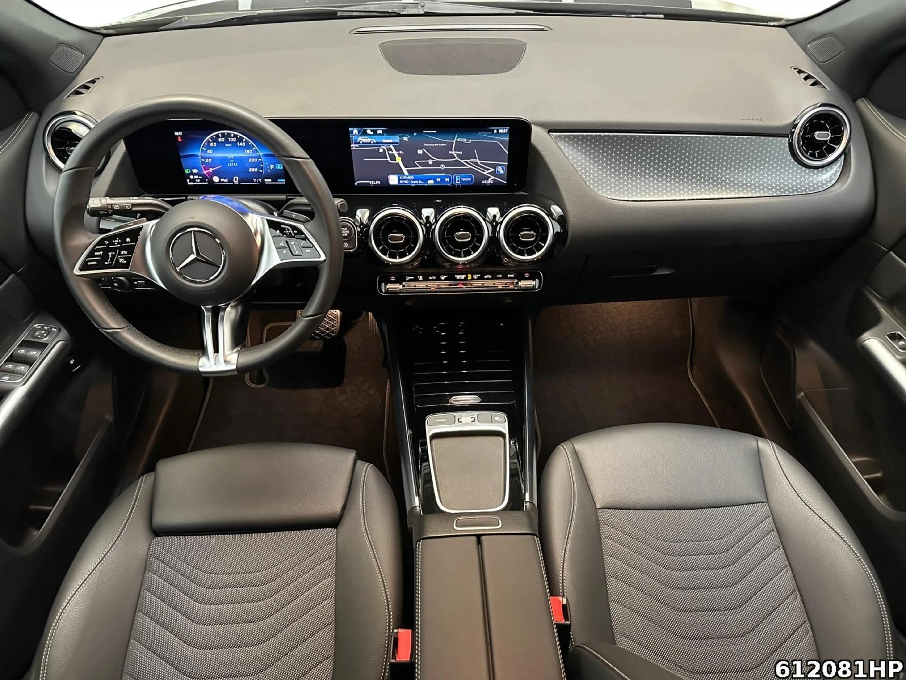 Mercedes-Benz GLA 200 Progressive DISTRONIC AHK Rückfahrkamera — photo 12