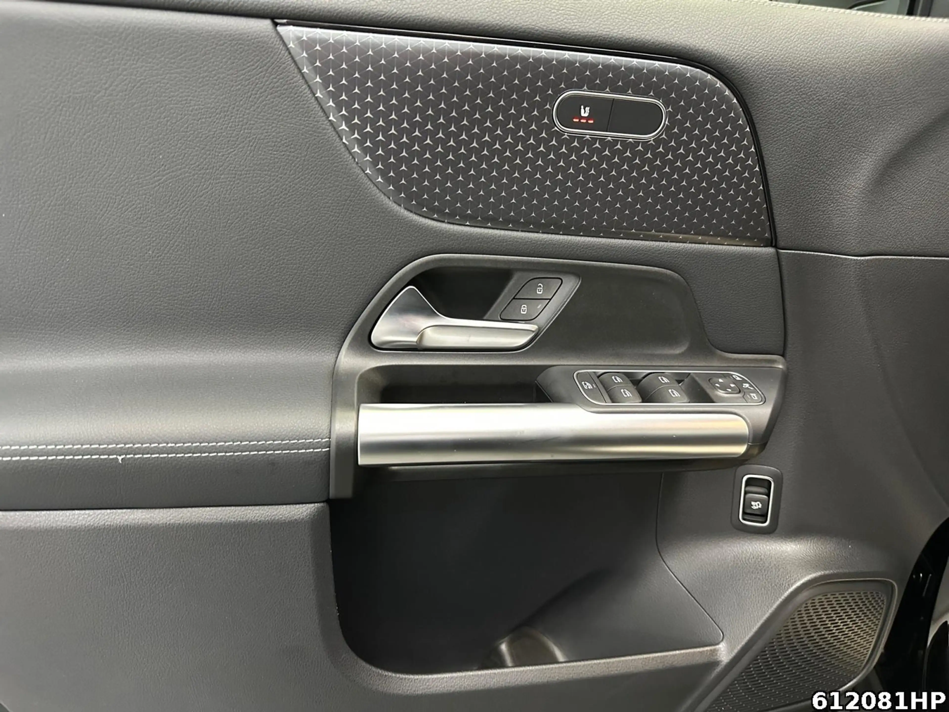 Mercedes-Benz GLA 200 Progressive DISTRONIC AHK Rückfahrkamera — photo 9