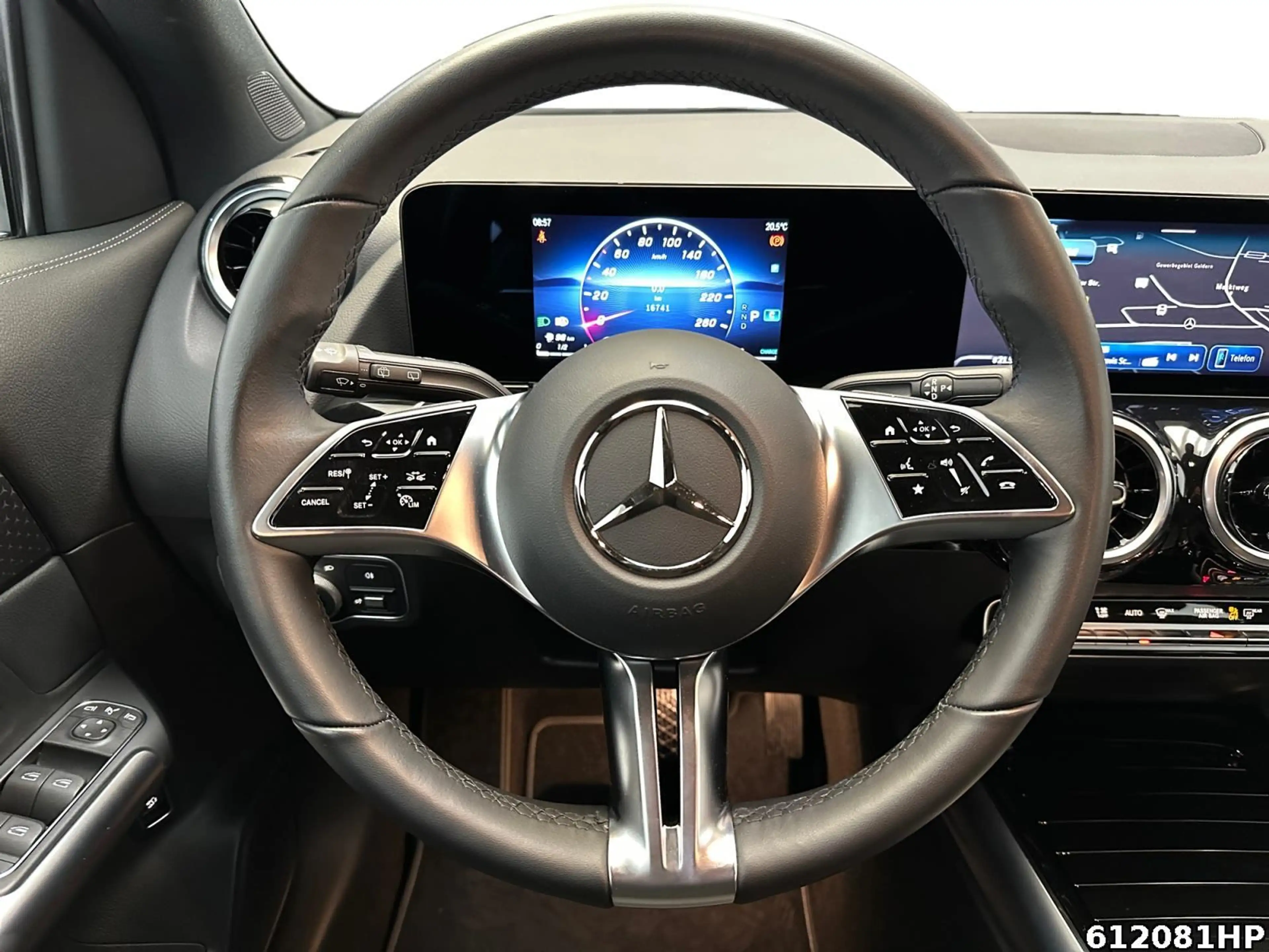 Mercedes-Benz GLA 200 Progressive DISTRONIC AHK Rückfahrkamera — photo 13