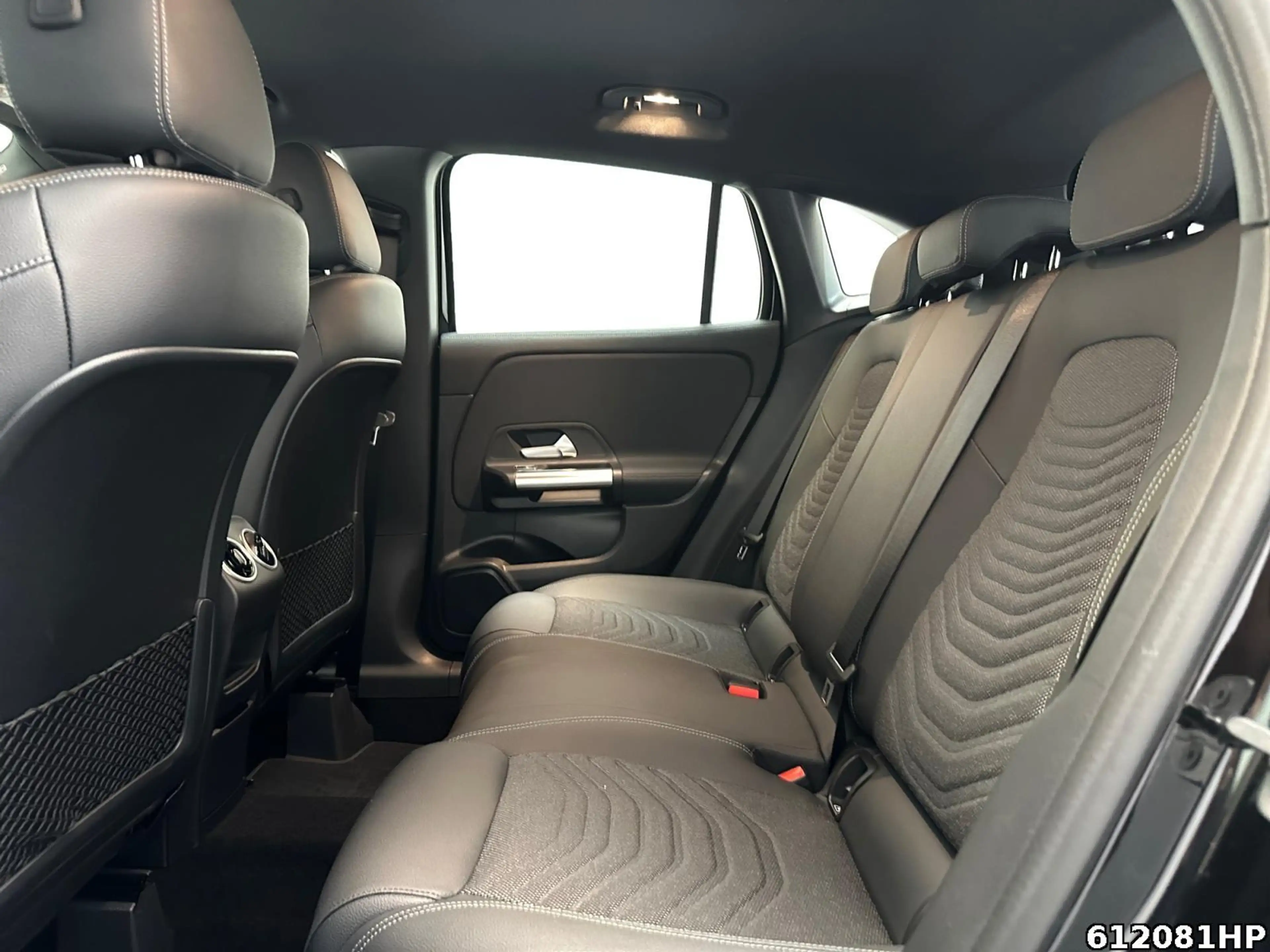 Mercedes-Benz GLA 200 Progressive DISTRONIC AHK Rückfahrkamera — photo 11