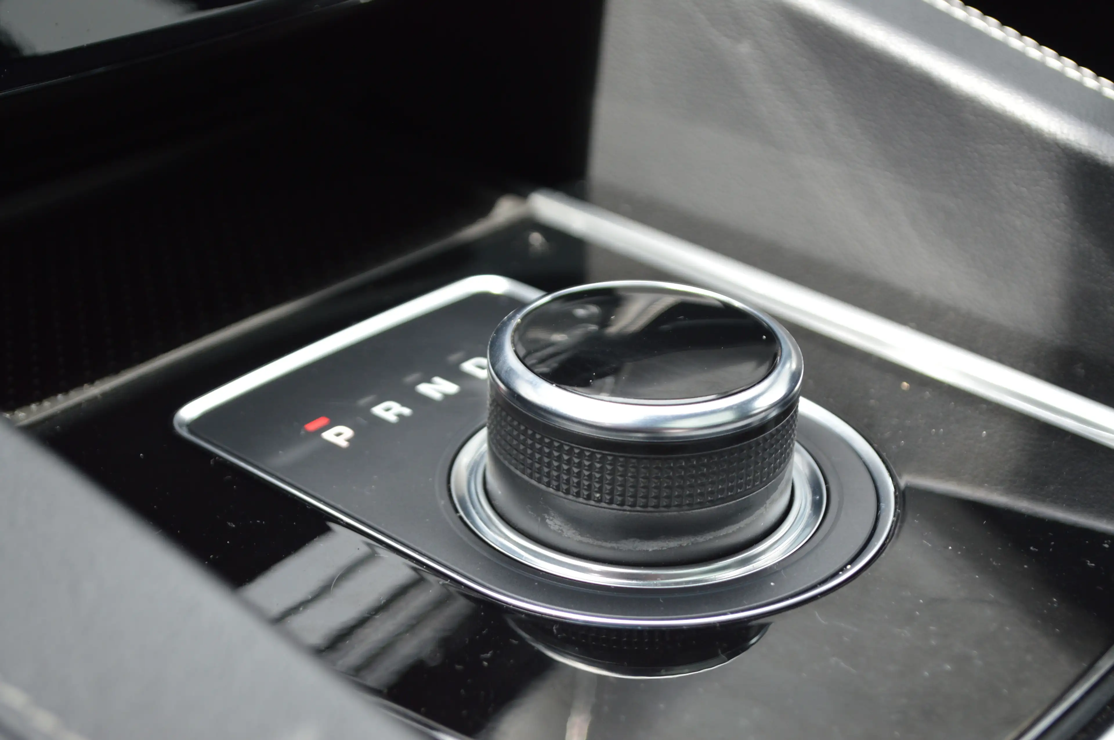 Jaguar F-Pace 2.0 T AWD R-Sport 1HND Full Maintenance book ! — photo 10