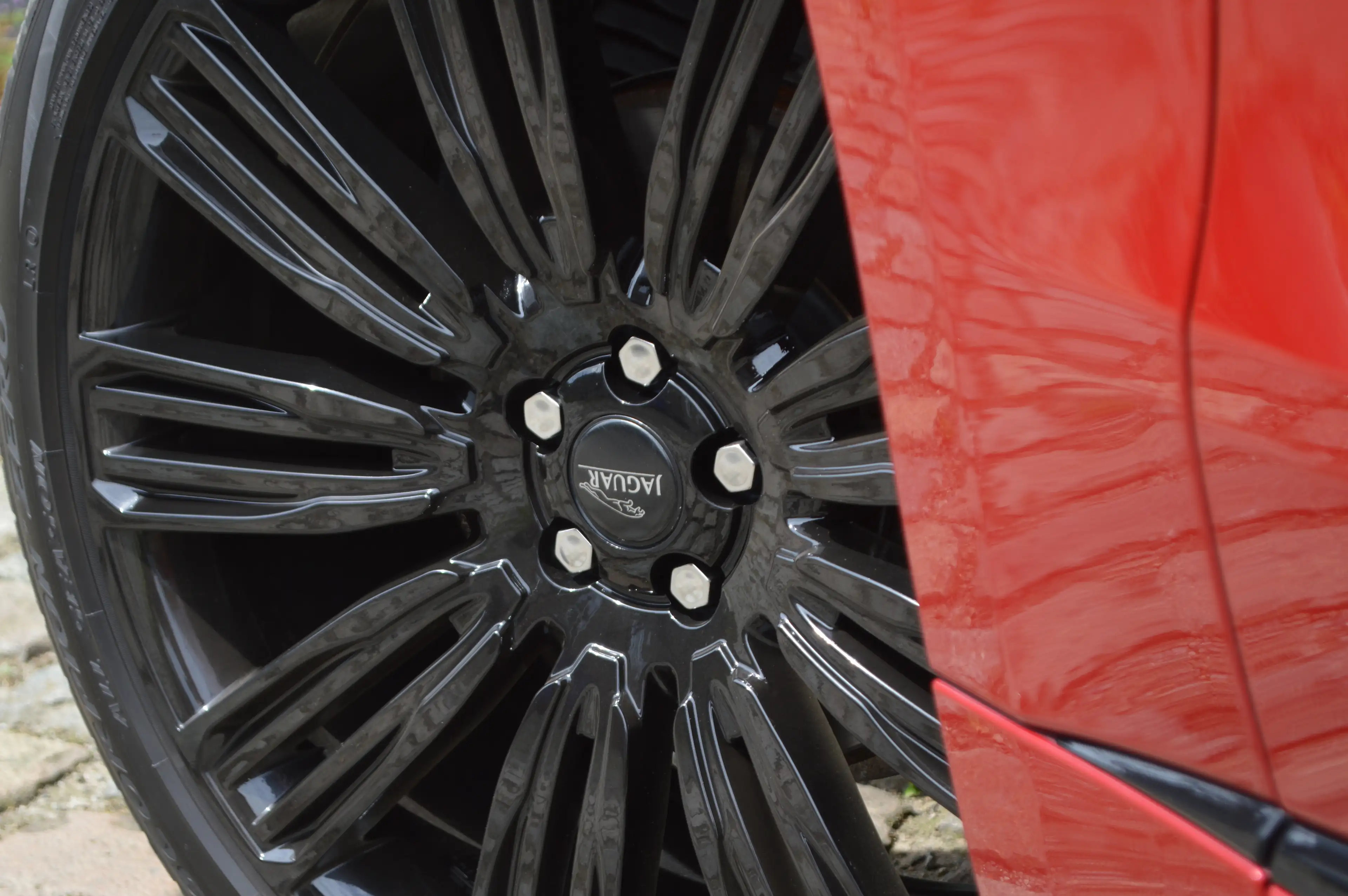 Jaguar F-Pace 2.0 T AWD R-Sport 1HND Full Maintenance book ! — photo 4