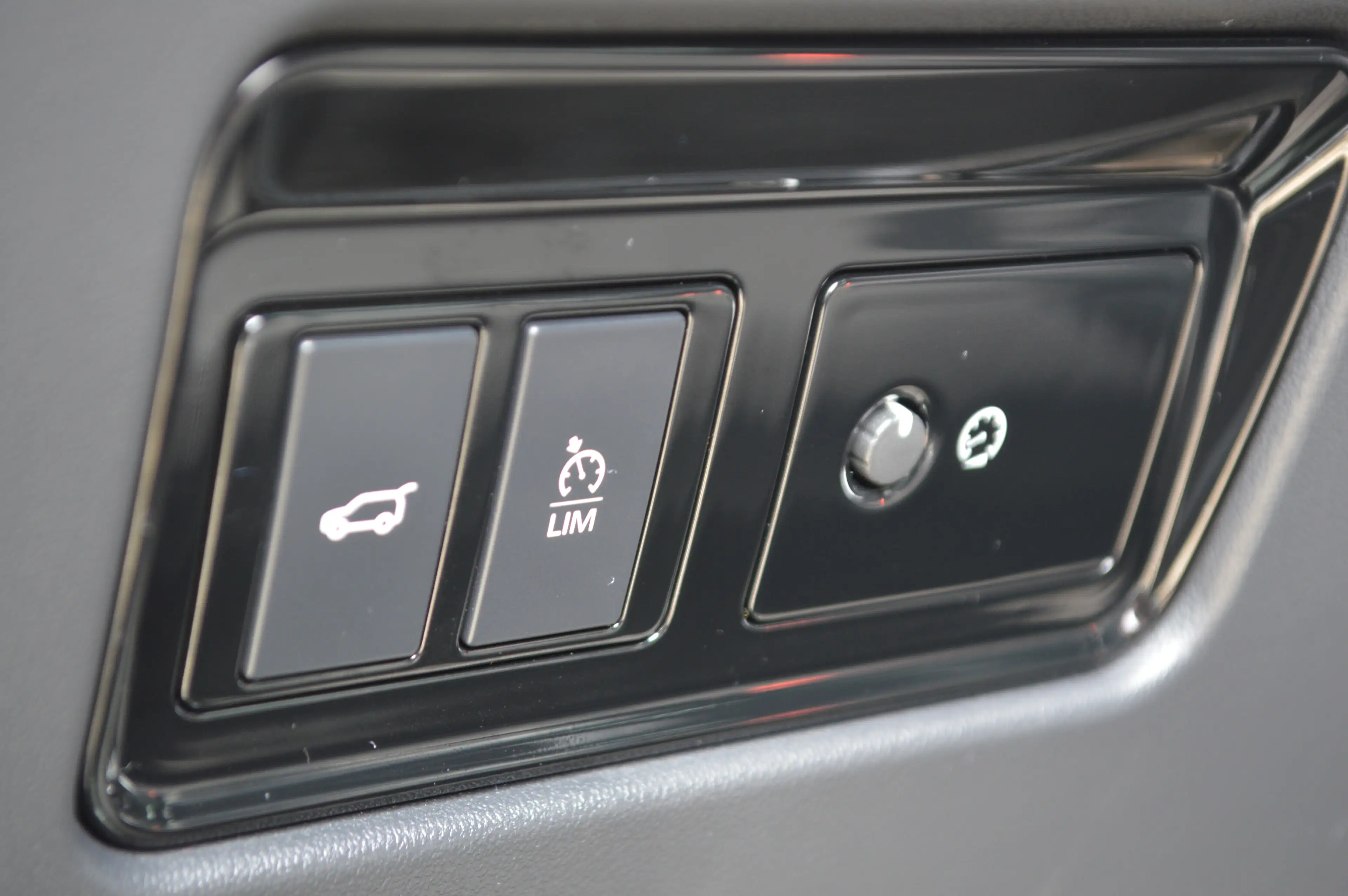 Jaguar F-Pace 2.0 T AWD R-Sport 1HND Full Maintenance book ! — photo 15