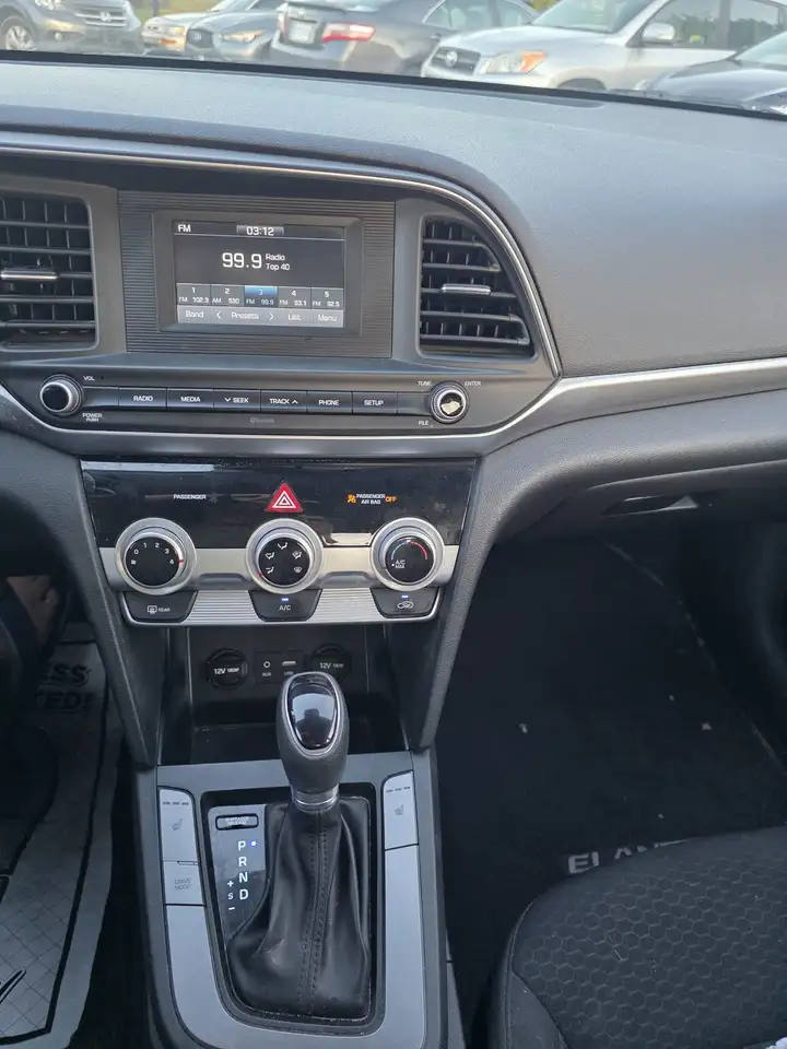 Hyundai ELANTRA снимка Hyundai ELANTRA