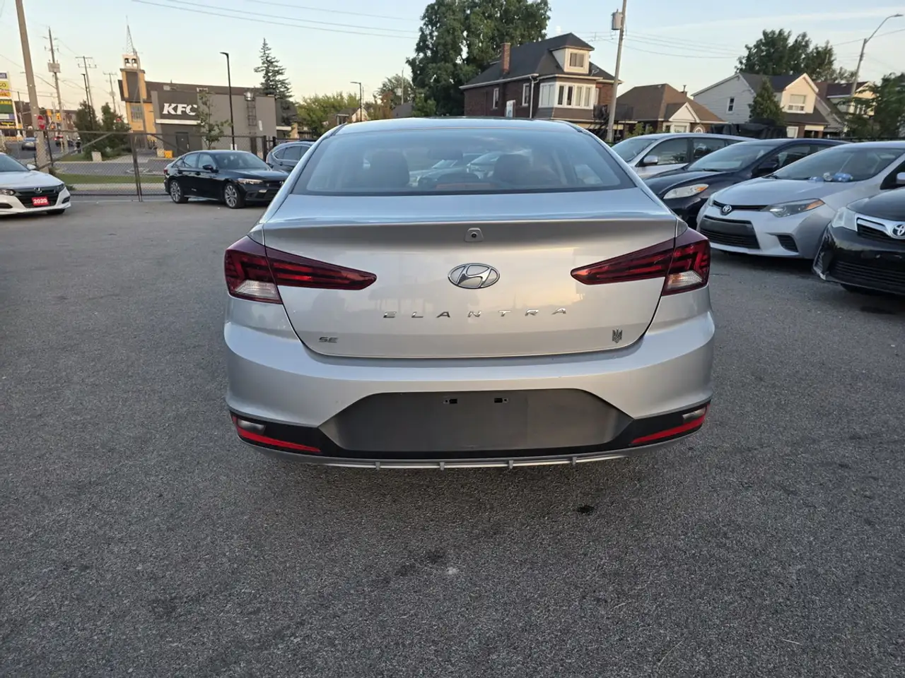 Hyundai ELANTRA снимка Hyundai ELANTRA