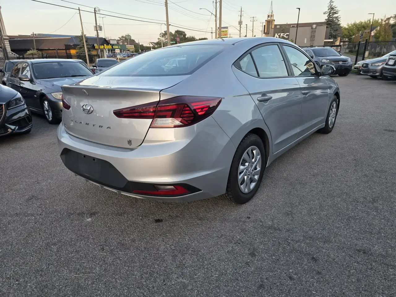 Hyundai ELANTRA снимка Hyundai ELANTRA
