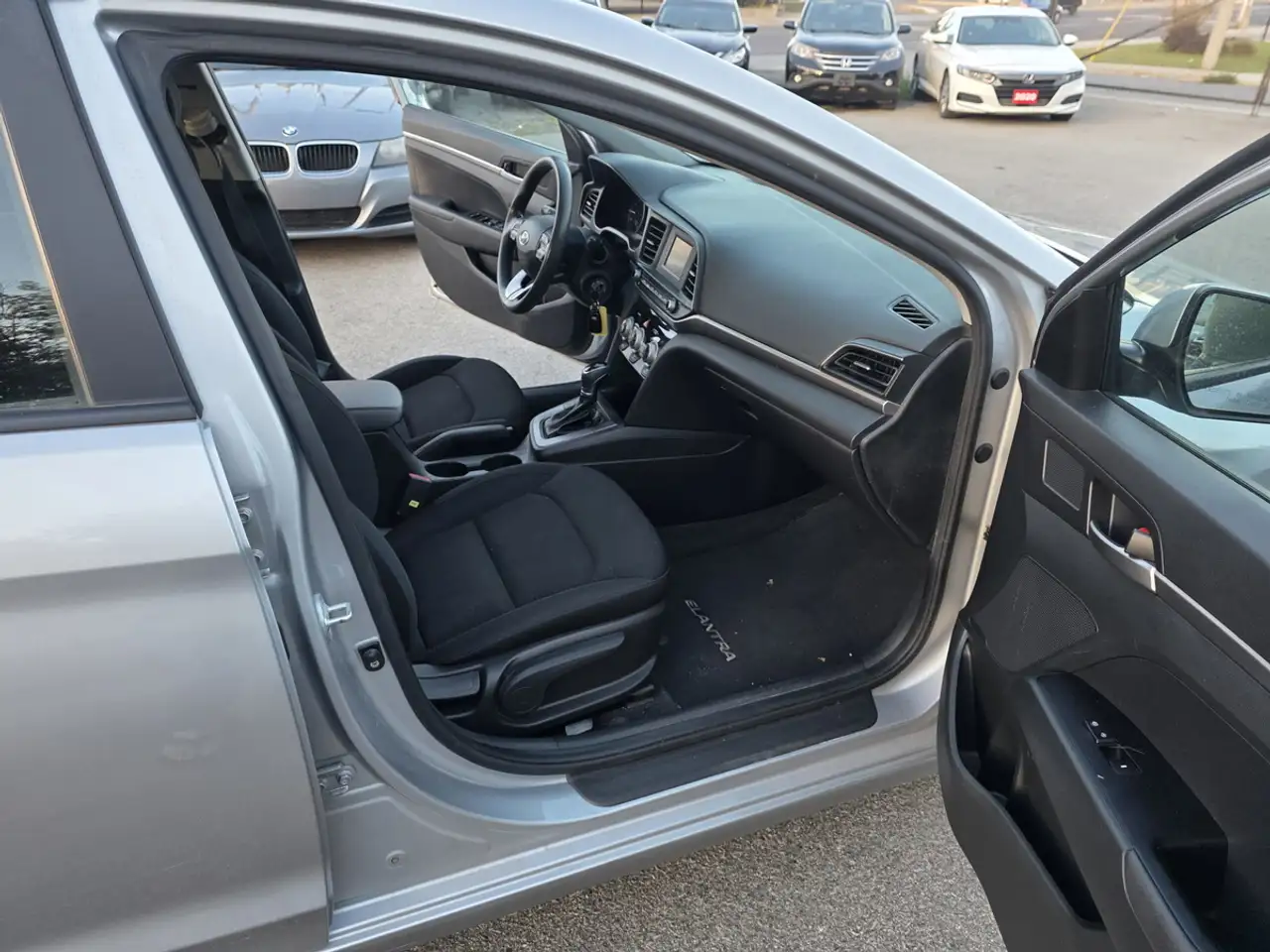 Hyundai ELANTRA снимка Hyundai ELANTRA