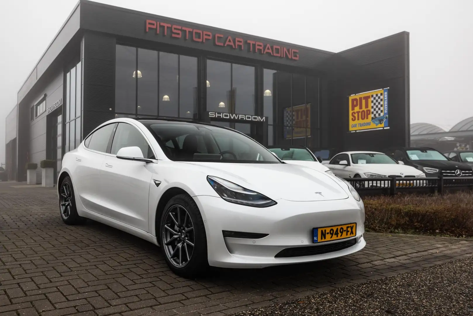 Tesla Model 3 Long Range AWD 75 kWh, 351 PK, Autopilot 3.0, Trek Weiß - 1