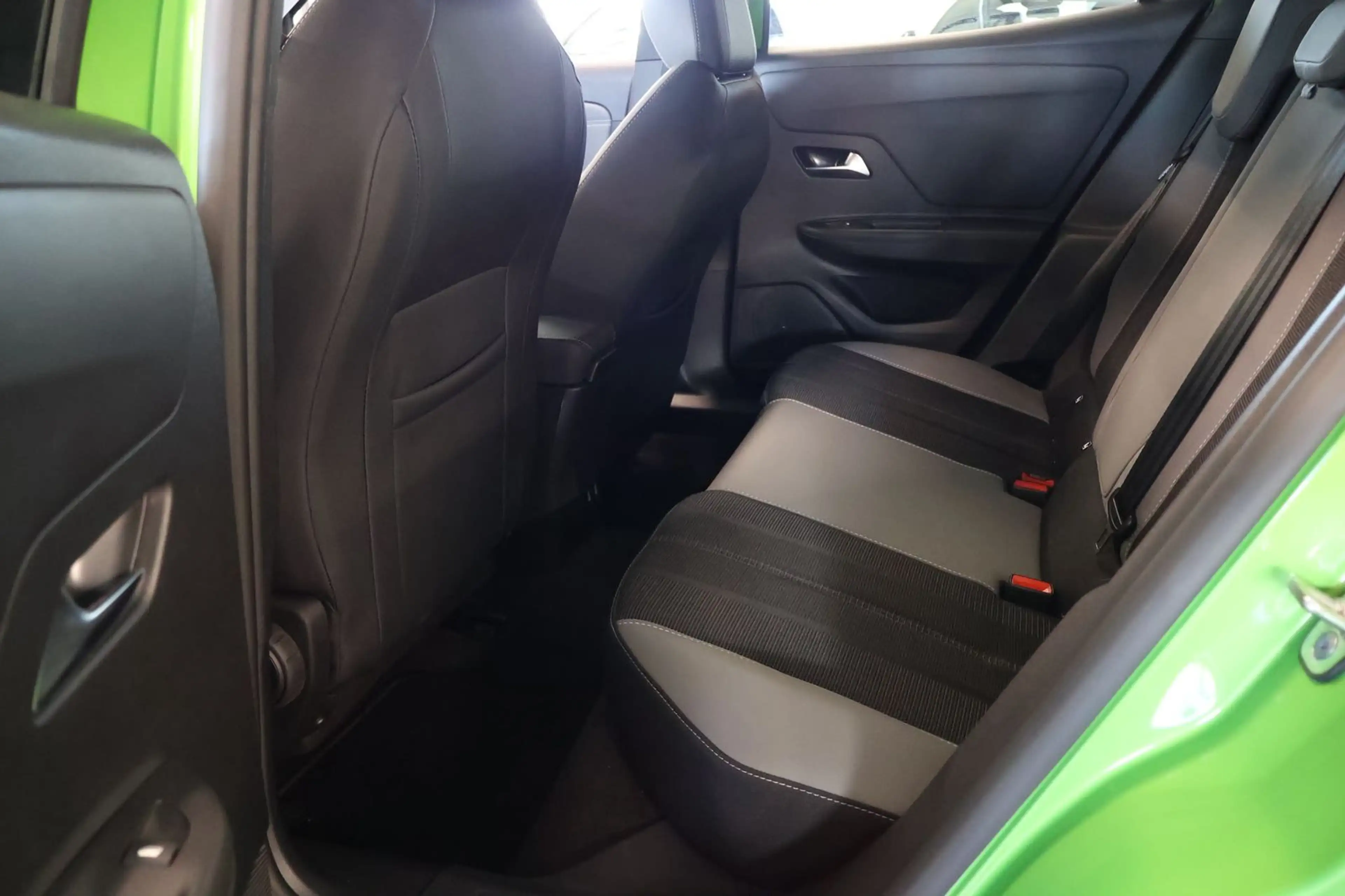 Opel Mokka-E Elegance LED+NAVI+WINTER+KAM+PDC+CARPLAY — photo 13