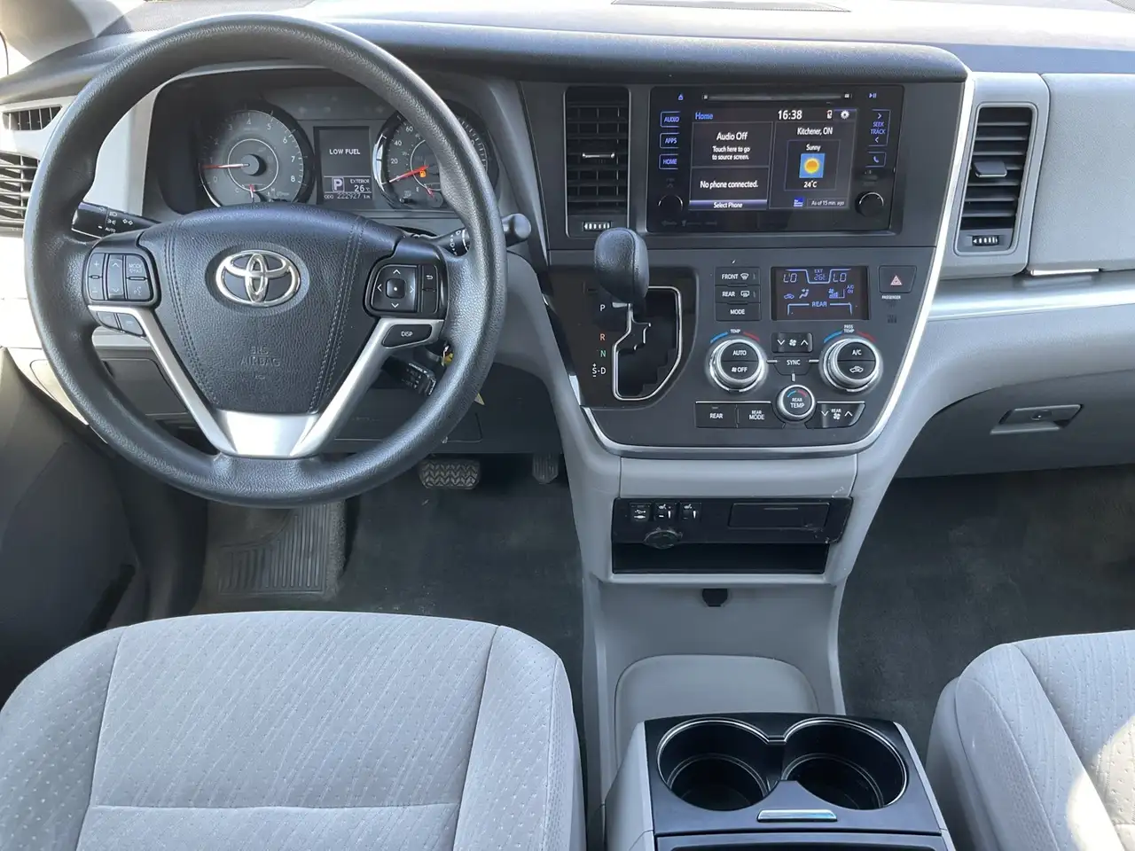 Toyota Sienna photo Toyota Sienna