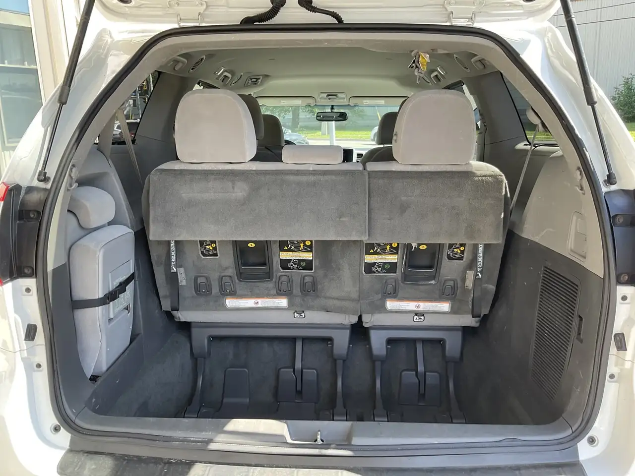 Toyota Sienna photo Toyota Sienna