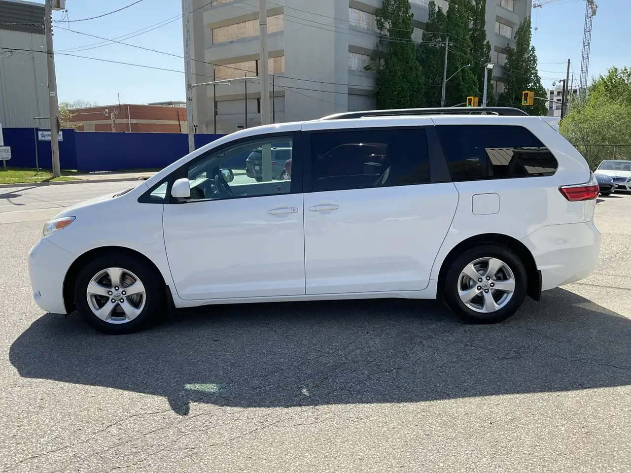 Toyota Sienna photo Toyota Sienna