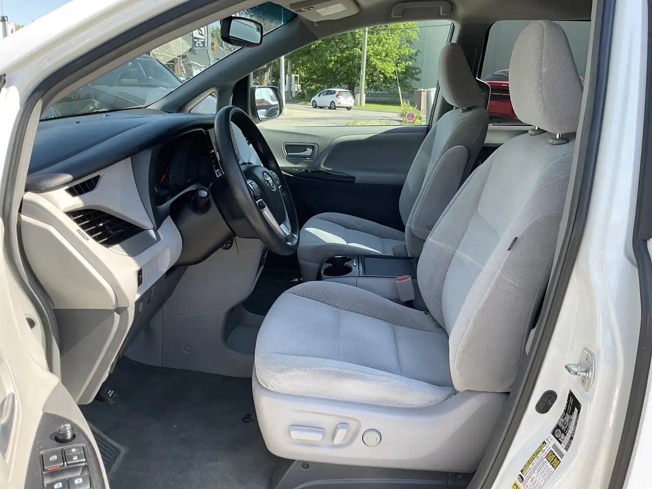 Toyota Sienna photo Toyota Sienna
