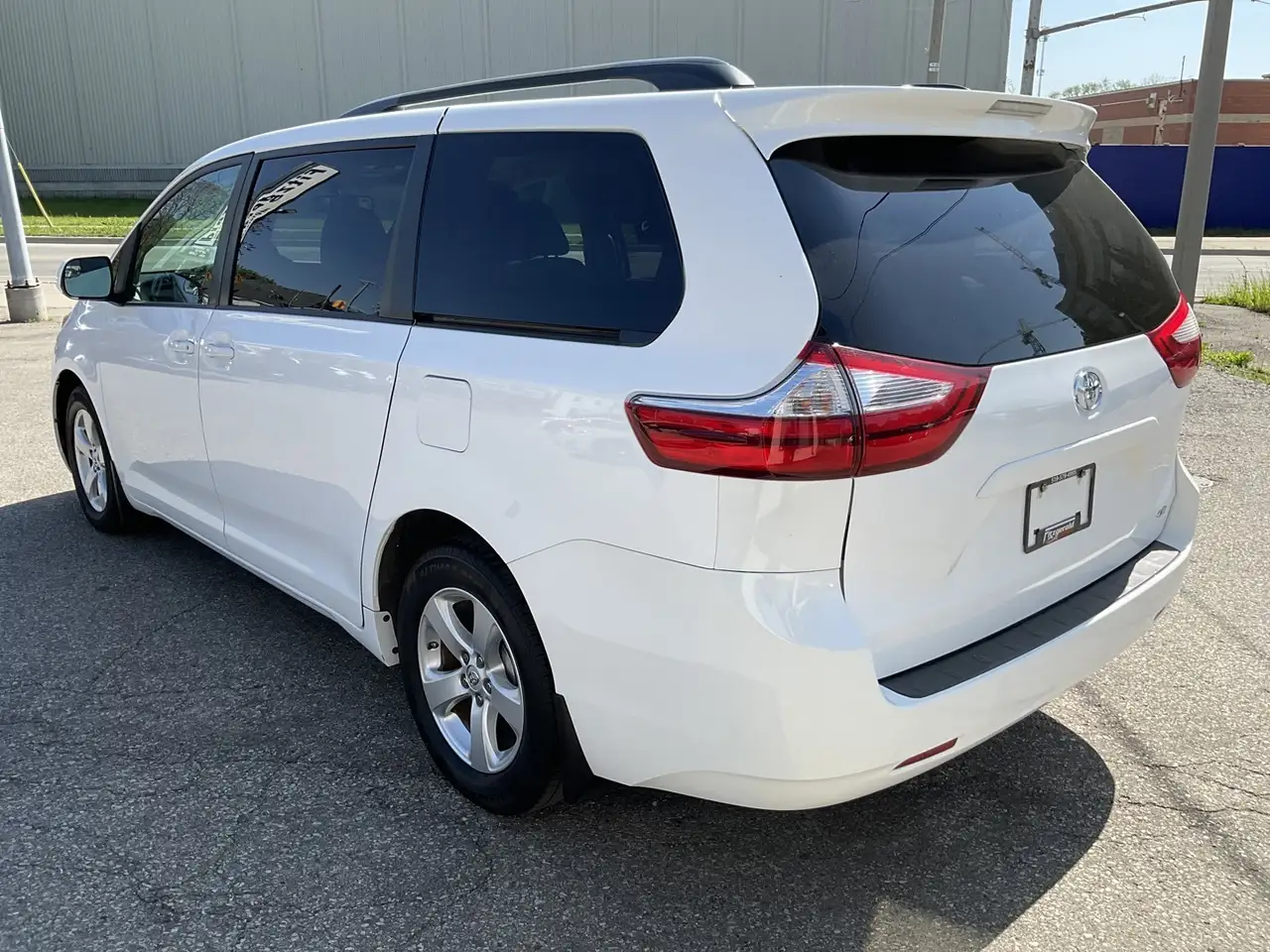 Toyota Sienna photo Toyota Sienna