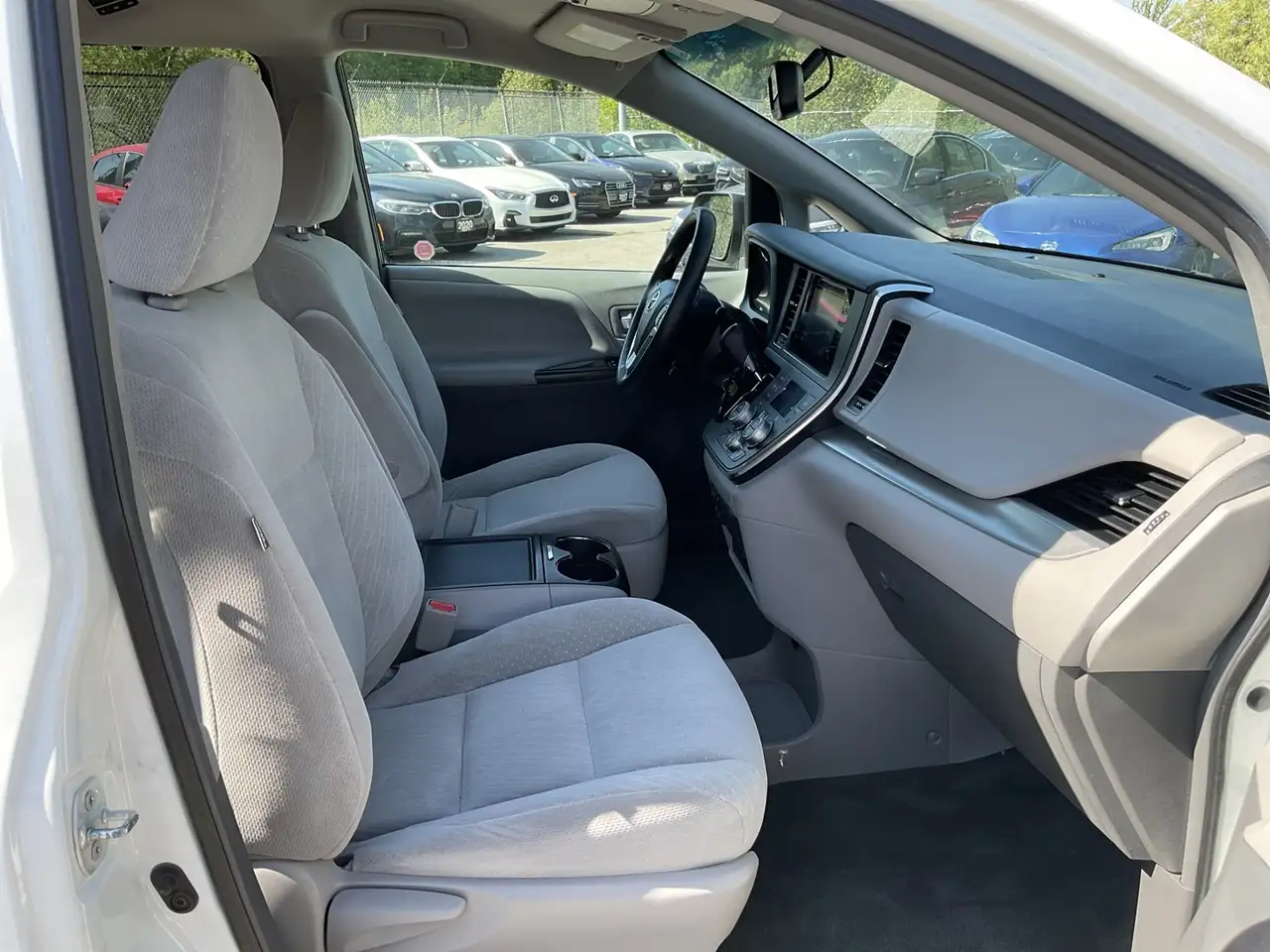 Toyota Sienna photo Toyota Sienna