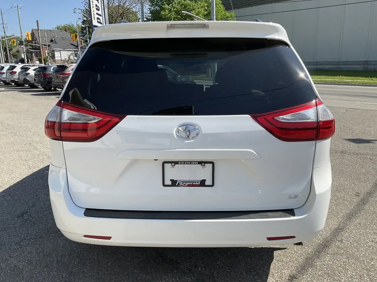 Toyota Sienna photo Toyota Sienna
