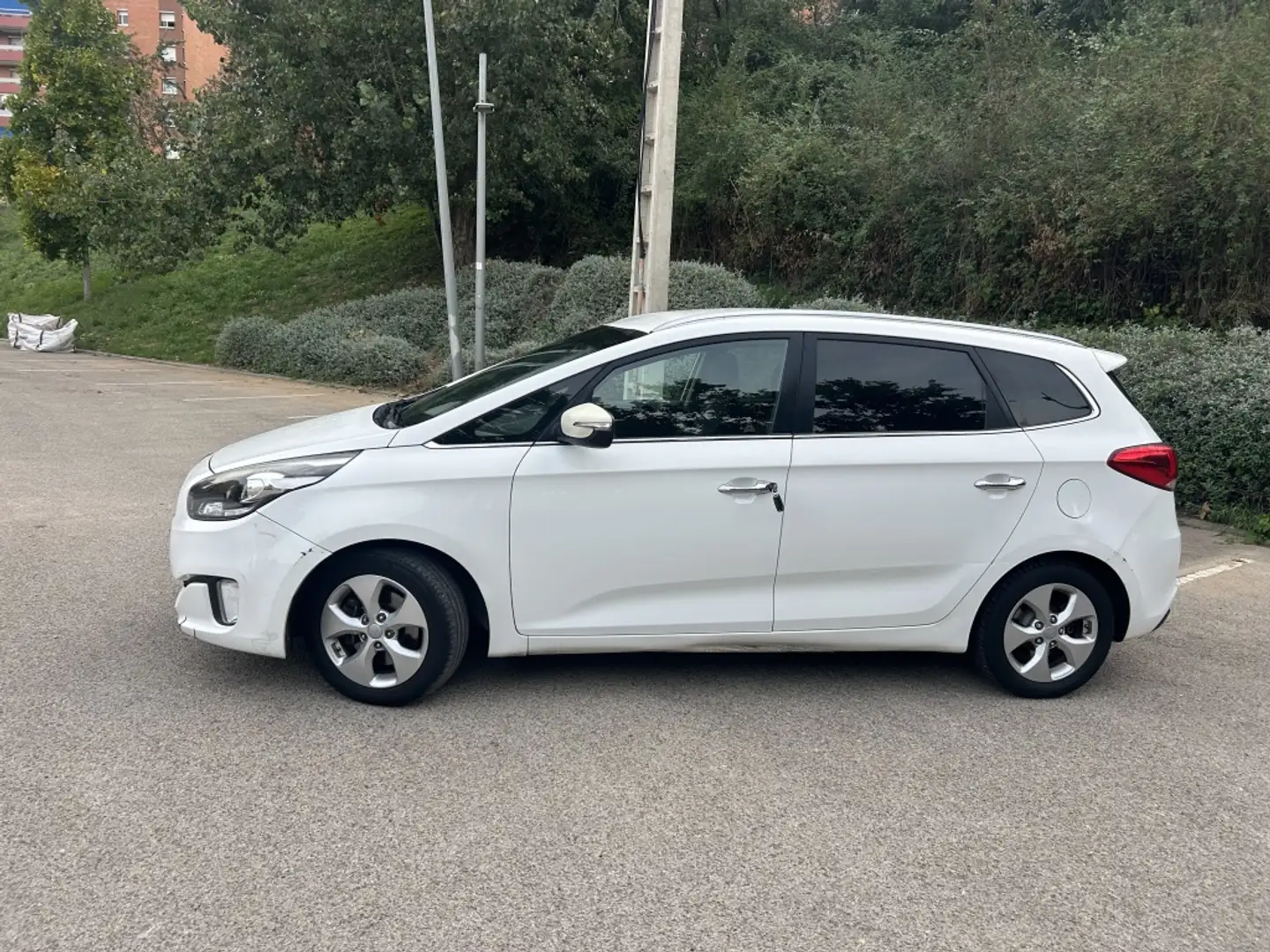 Kia Carens 1.7CRDi Drive 115 Weiß - 2