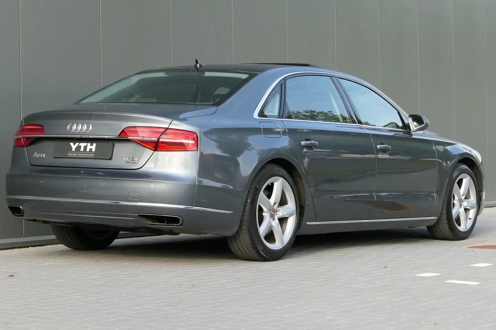 Audi A8 3.0 TFSI quattro Lang Panorama Nachtzicht Luchtver Grijs - 2