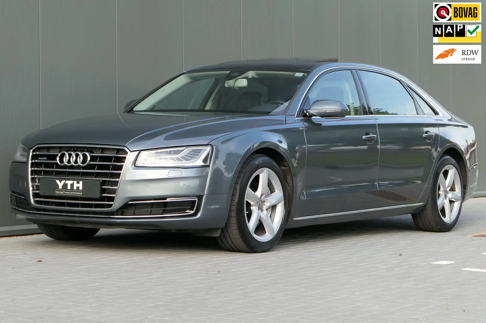 Audi A8 3.0 TFSI quattro Lang Panorama Nachtzicht Luchtver Grijs - 1