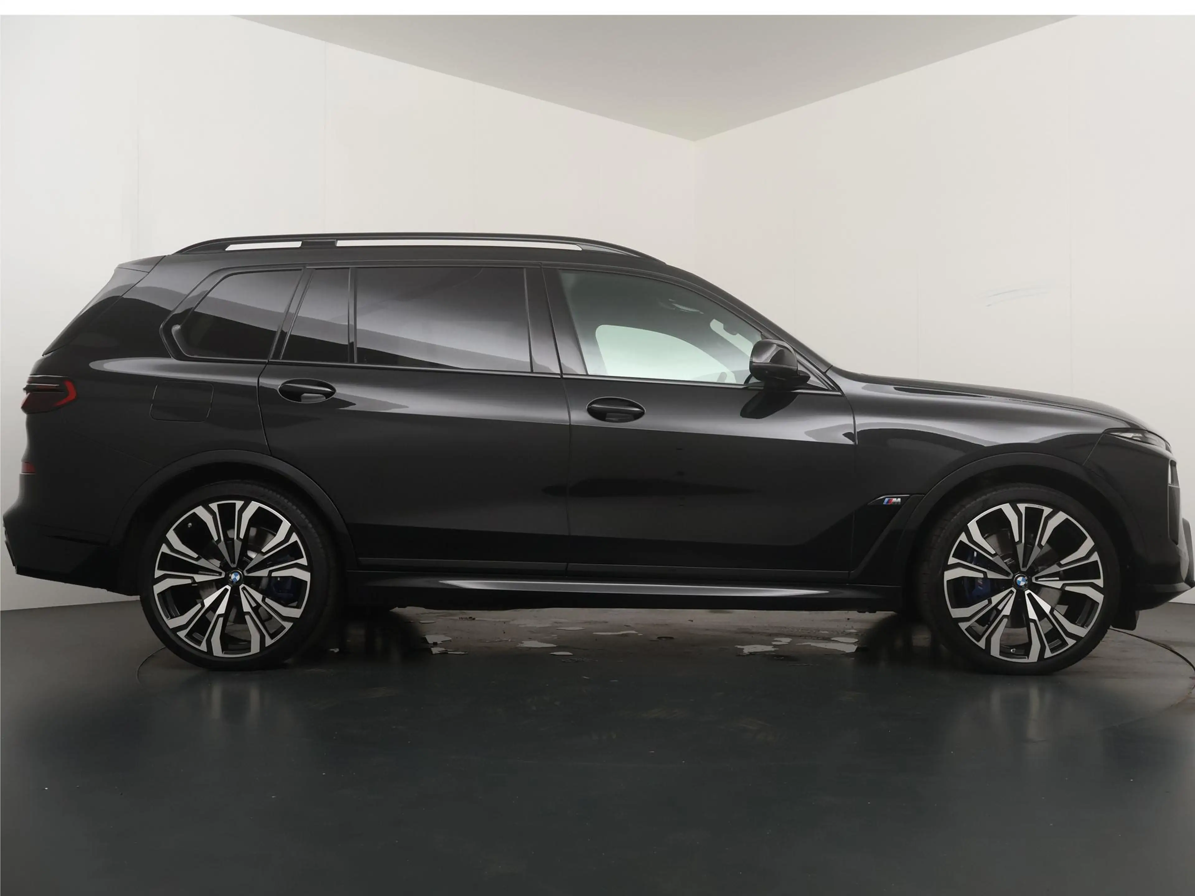 BMW X7 M60i xDrive | M-Sport Pro | Sky Lounge | Bowers & — photo 8