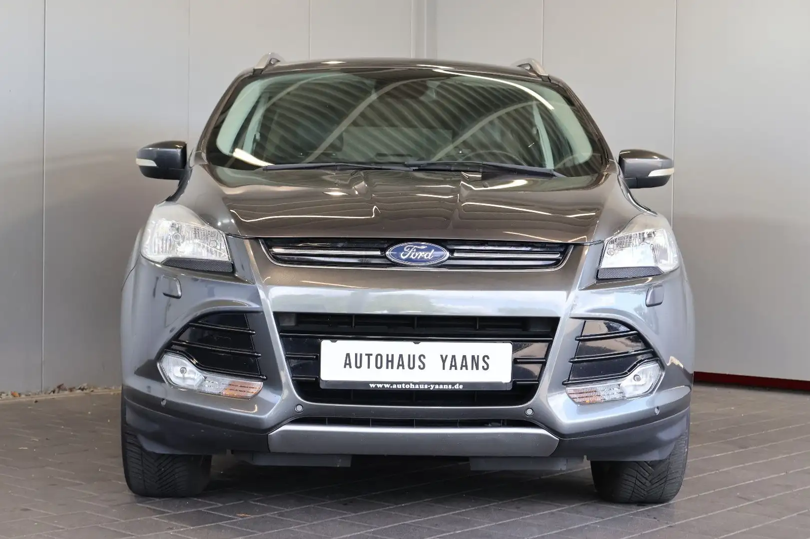 Ford Kuga 2.0 TDCI Titanium NAVI+KAM+TEMP.+17" Grau - 2