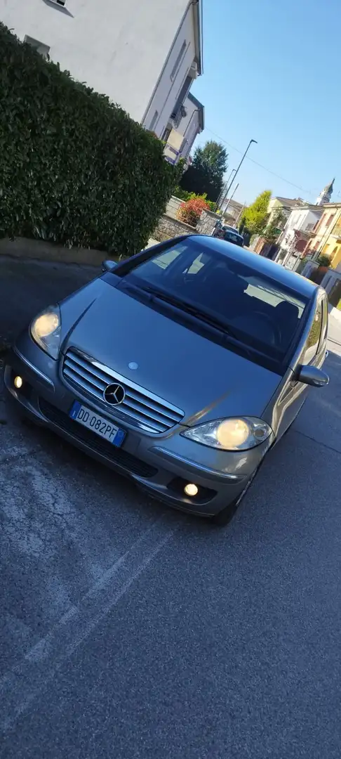 Mercedes-Benz 180 Elegance Gris - 2