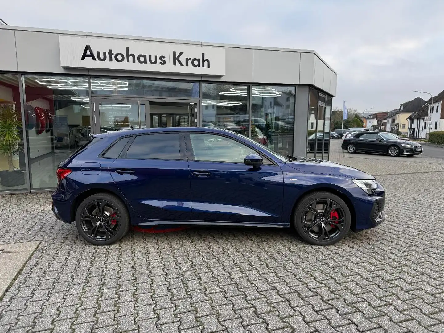 Audi A3 Sportback TFSI e S line Blau - 2