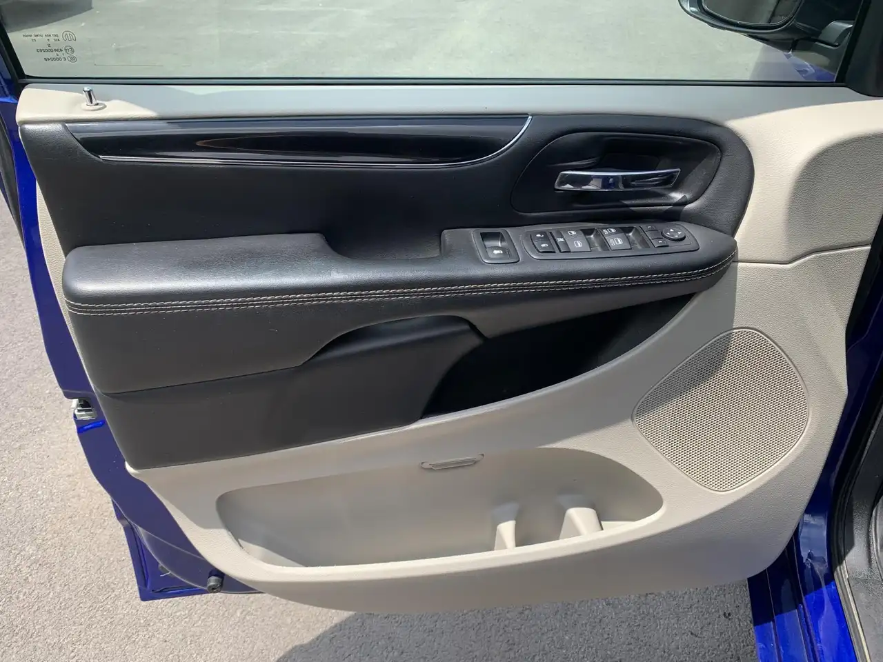 Dodge Grand Caravan photo Dodge Grand Caravan