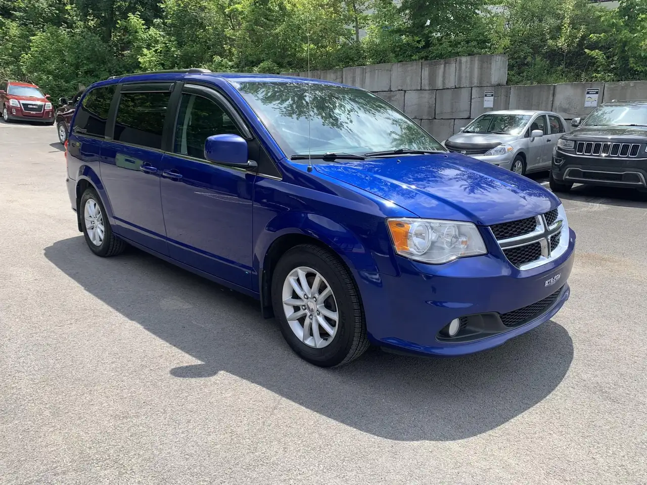 Dodge Grand Caravan photo Dodge Grand Caravan